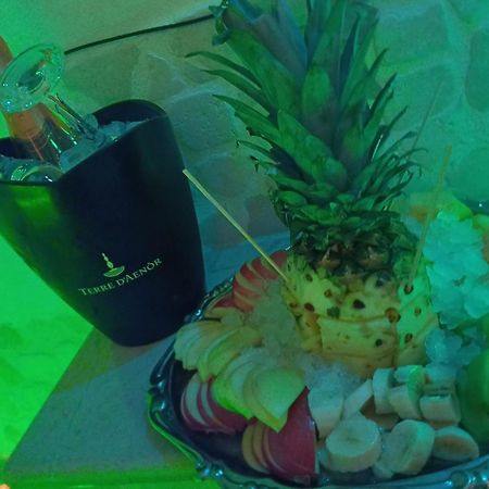 Suite 800 Остуни Екстериор снимка