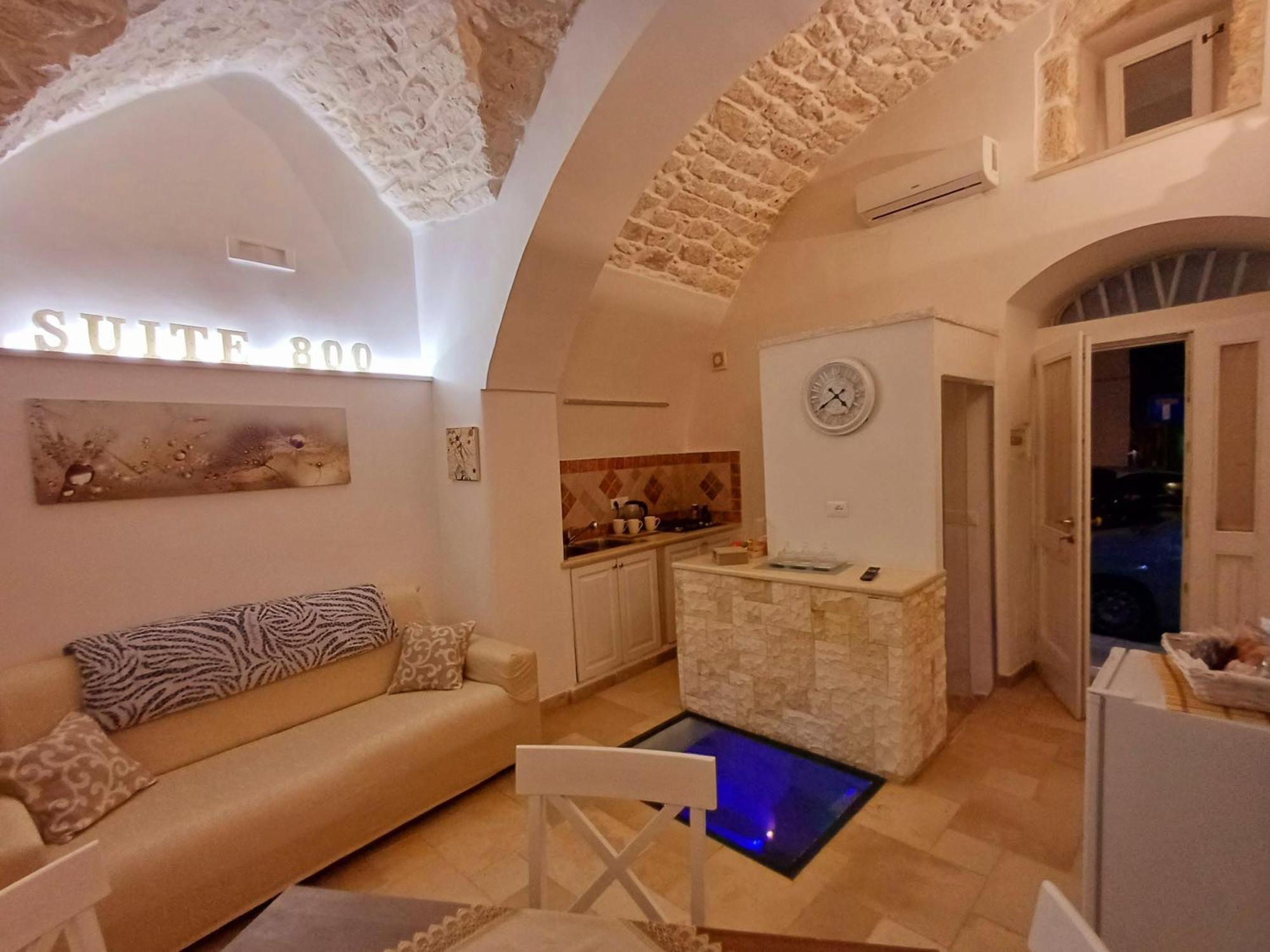 Suite 800 Остуни Екстериор снимка