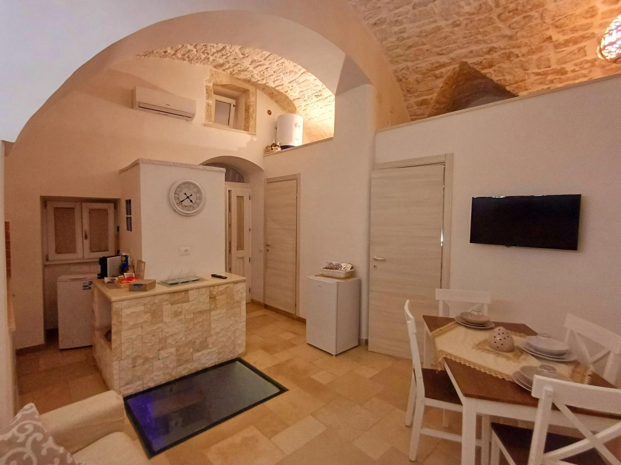 Suite 800 Остуни Екстериор снимка