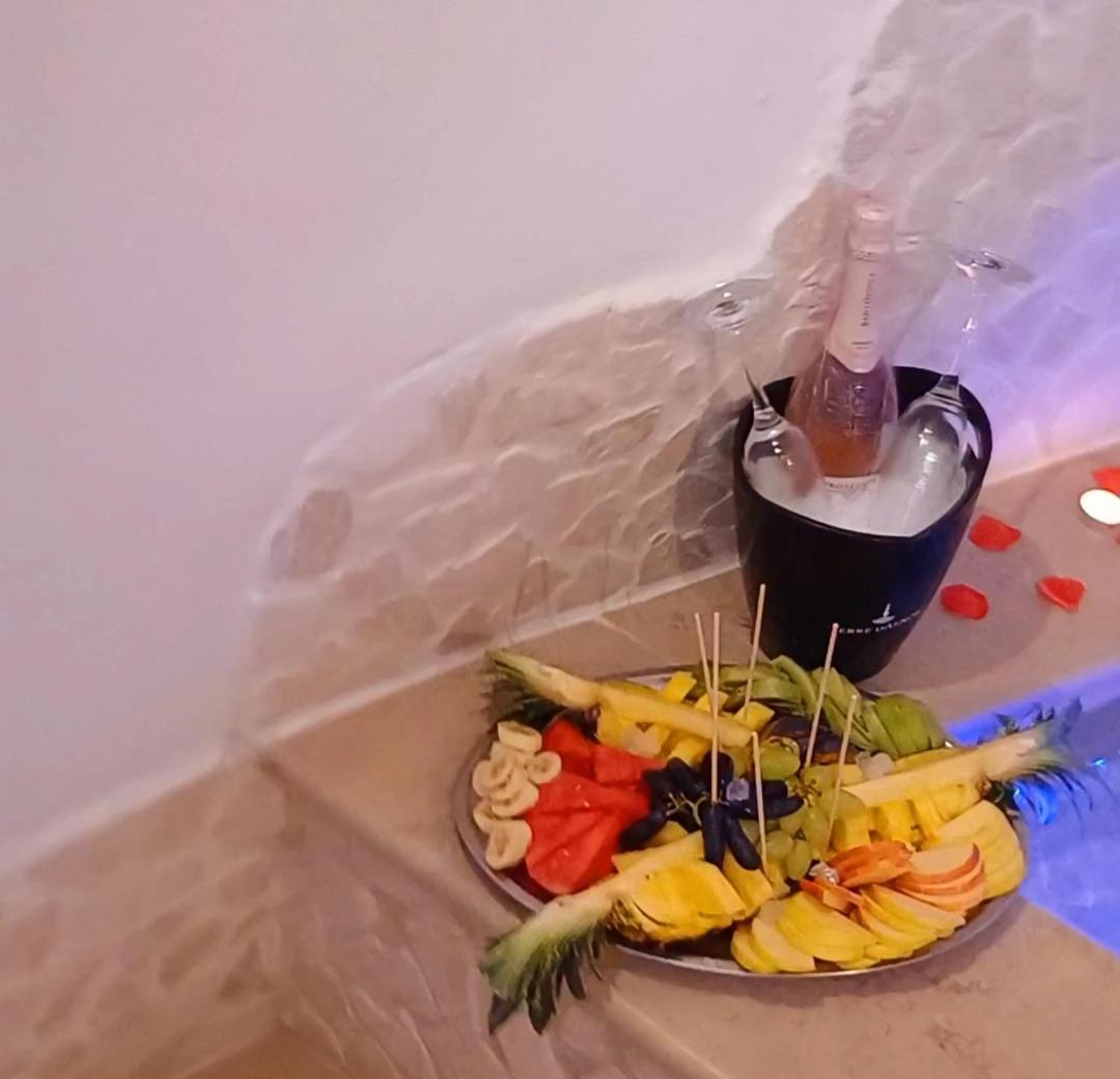 Suite 800 Остуни Екстериор снимка