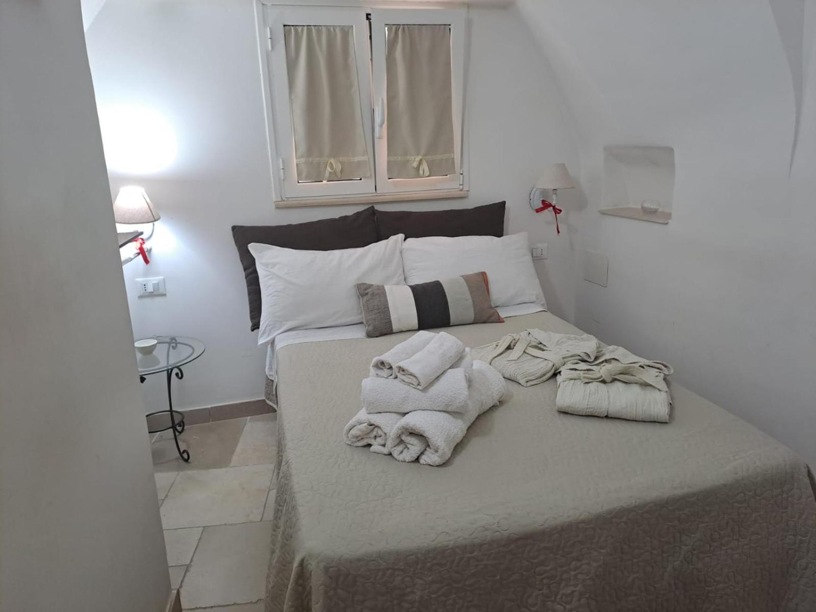 Suite 800 Остуни Екстериор снимка